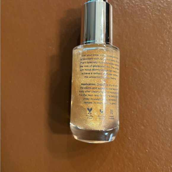 NEW PUR Iconic glow illuminating face and body dry oil - Picture 2 of 2